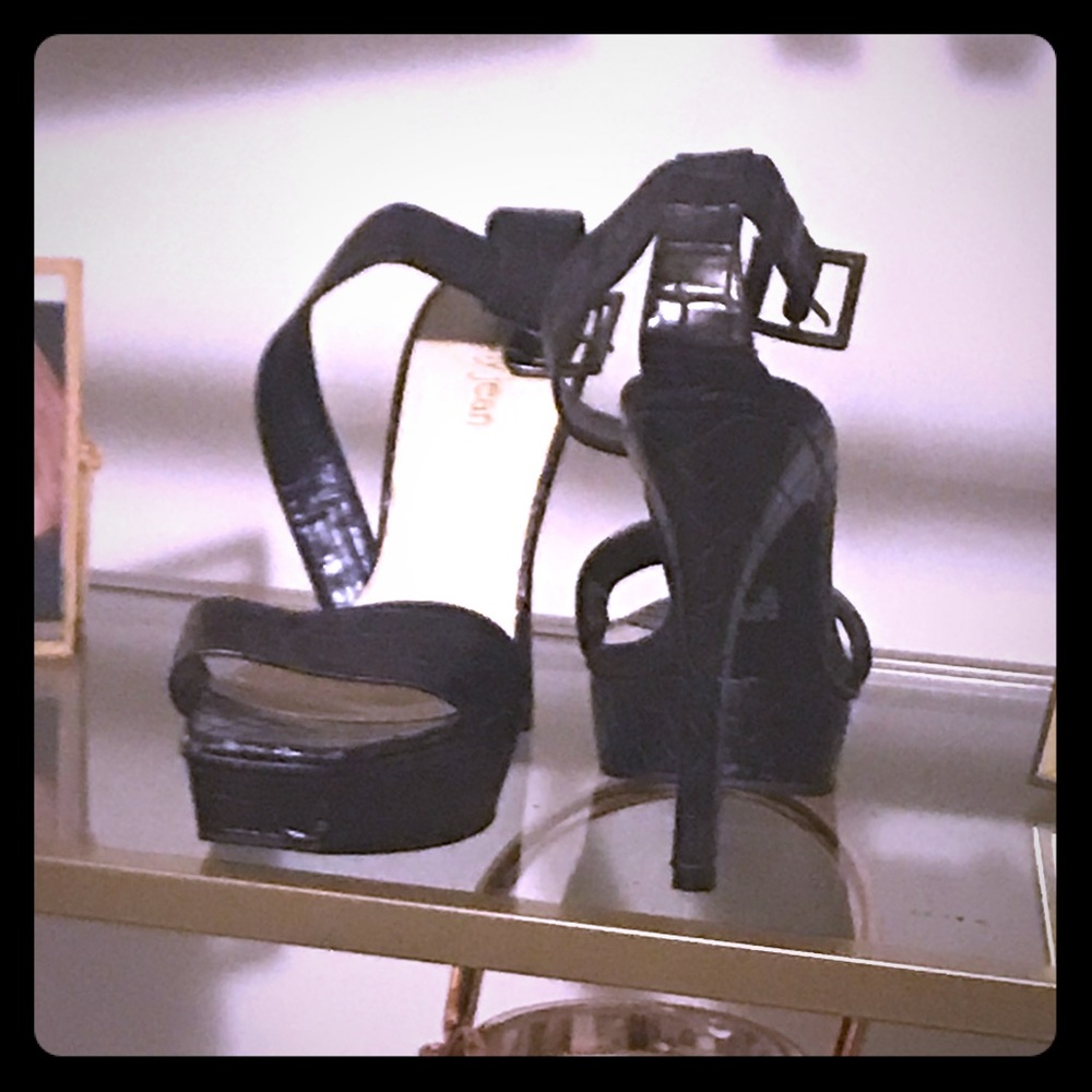 2/$20 Cathy Jean Black Platform Heels